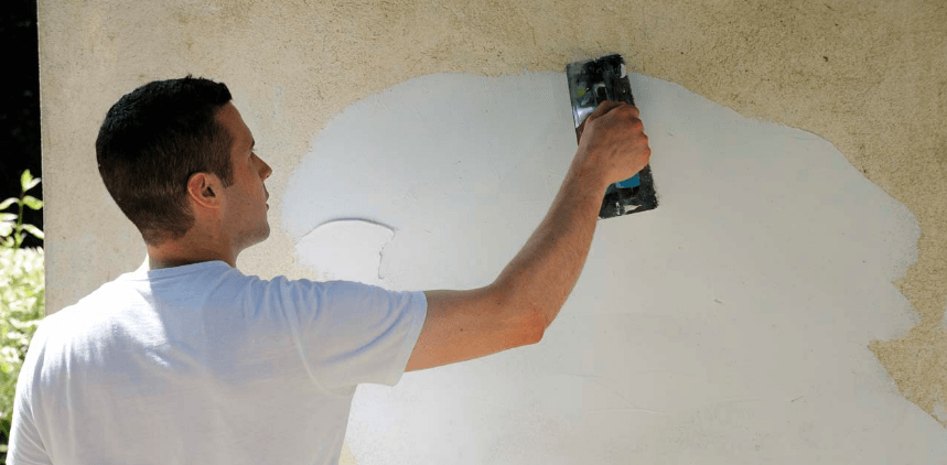 Comment enduire un mur abîmé ? - Renovationmaison.fr Comment enduire un mur abîmé ? - Renovationmaison.fr