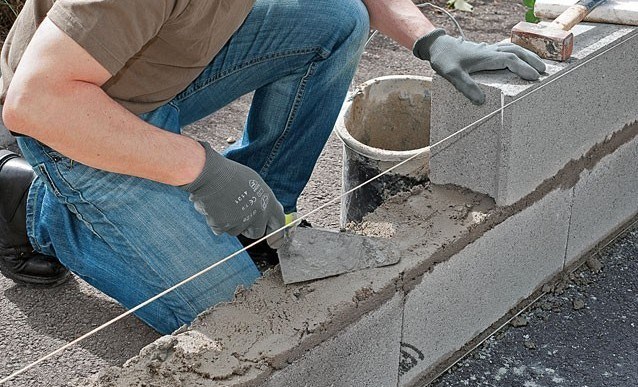 Monter un mur en parpaing : Comment construire son mur